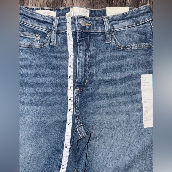 Universal Thread Medium Blue High Rise Jeans - Picture 5 of 10